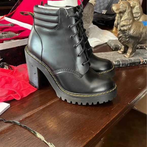Doc Martens Persephone Boots W 7 Black Leather NEW - Picture 2 of 10